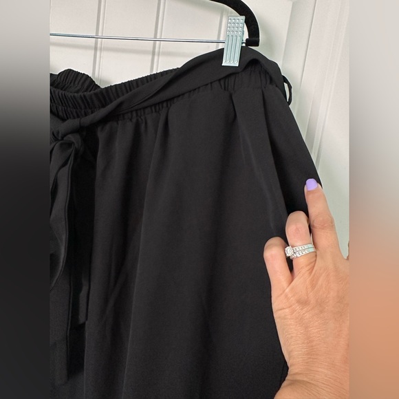 NWT BloomChic black pant with belt and pockets - Picture 2 of 3